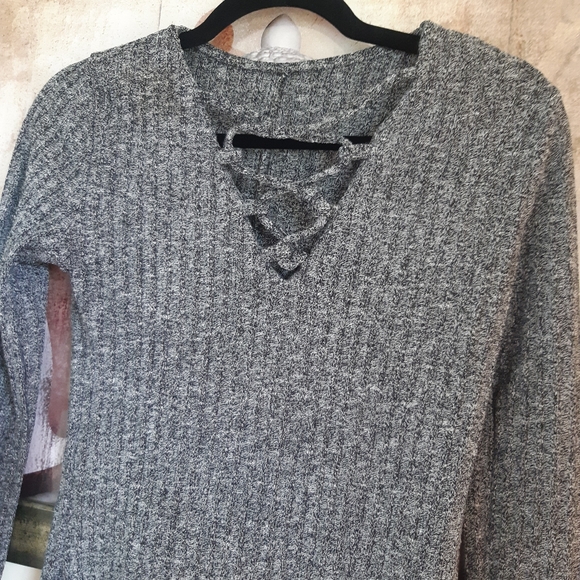 Grey knit top by shein - Picture 3 of 3